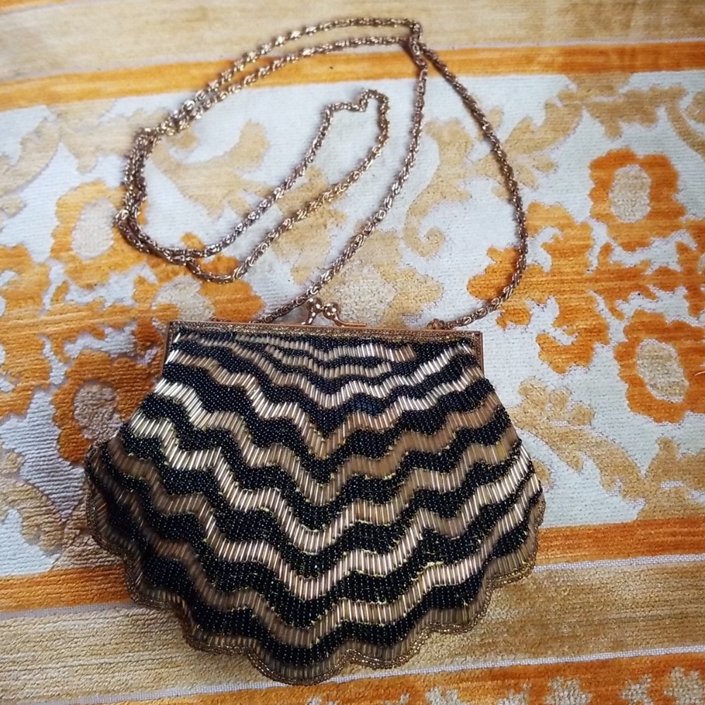 Vintage clamshell beaded purse
